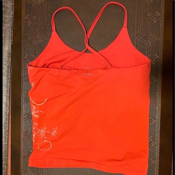 Reebok, Size M, breathable tank top, nice print design. Awesome vivid color. - Picture 13 of 13
